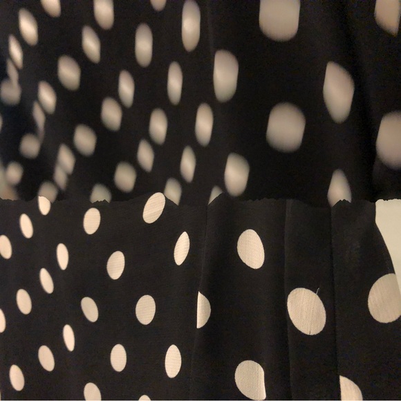 2-piece black and white In Wear top and skirt. Sizes 12 & 10. - Picture 5 of 12